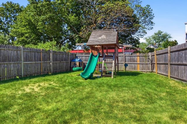 22 Myrtle St, Beverly, MA 01915