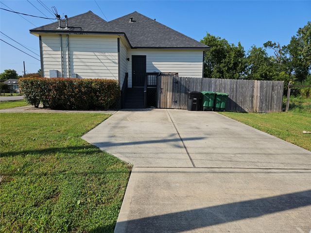 4801 Wenda Street B, Houston, TX 77033