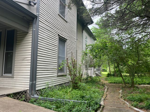 402 E Grand Street, Whitewright, TX 75491