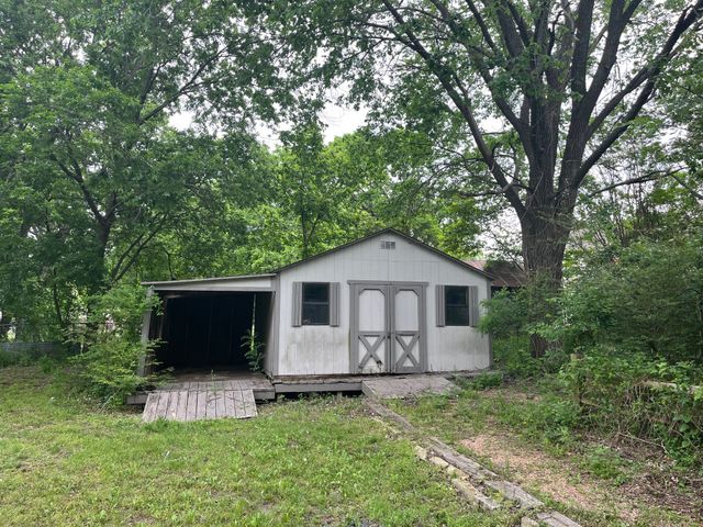 402 E Grand Street, Whitewright, TX 75491