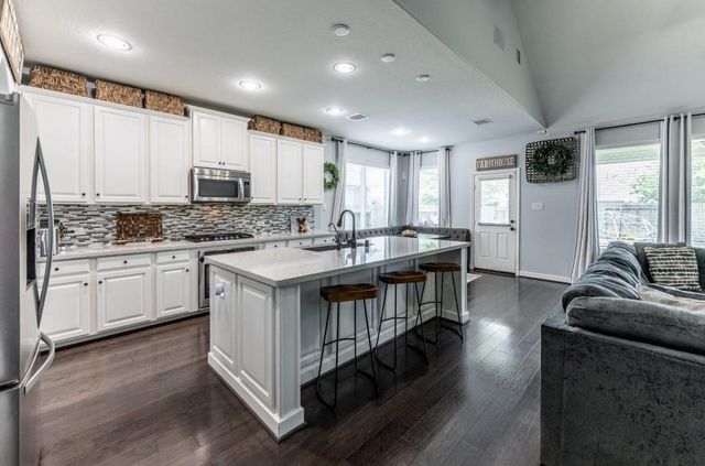 10938 Sarah Bluff Lane, Cypress, TX 77433