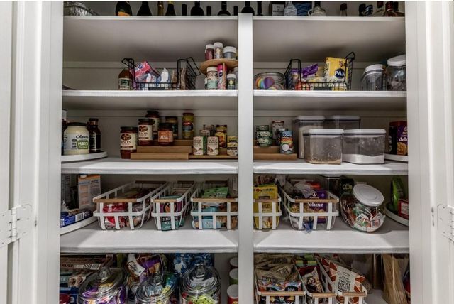 10938 Sarah Bluff Lane, Cypress, TX 77433