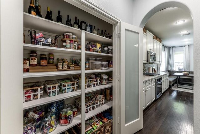 10938 Sarah Bluff Lane, Cypress, TX 77433