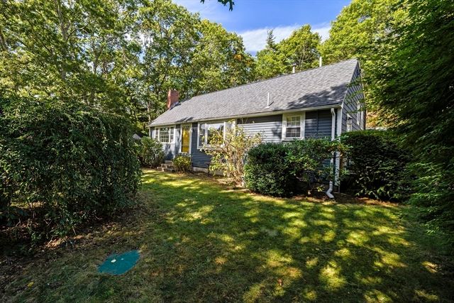 7 W Hill Rd, Plymouth, MA 02360