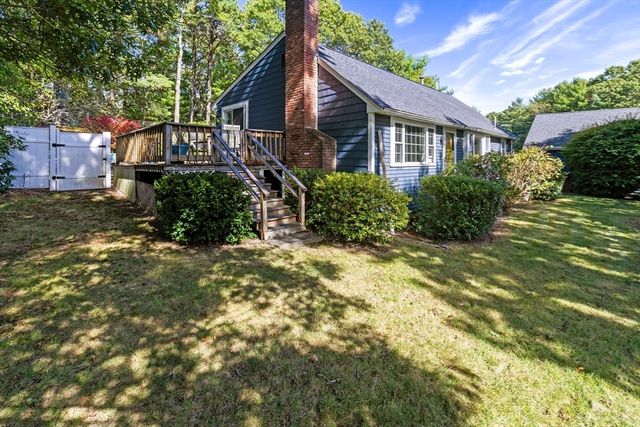 7 W Hill Rd, Plymouth, MA 02360