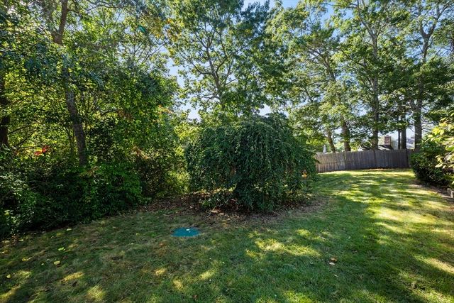 7 W Hill Rd, Plymouth, MA 02360