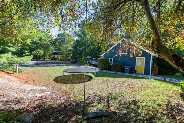 7 W Hill Rd, Plymouth, MA 02360