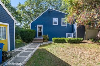 7 W Hill Rd, Plymouth, MA 02360