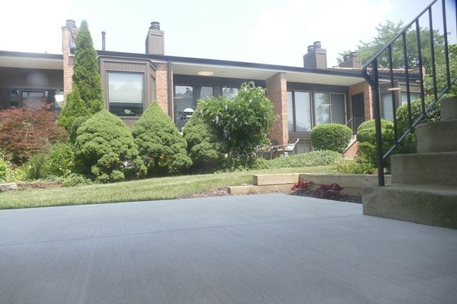 19W270 Governors Trail, Oak Brook, IL 60523