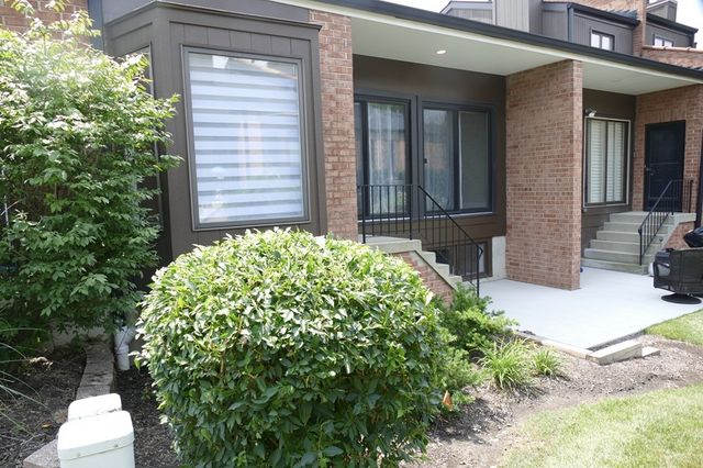 19W270 Governors Trail, Oak Brook, IL 60523