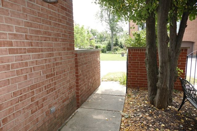 19W270 Governors Trail, Oak Brook, IL 60523