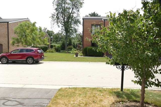 19W270 Governors Trail, Oak Brook, IL 60523