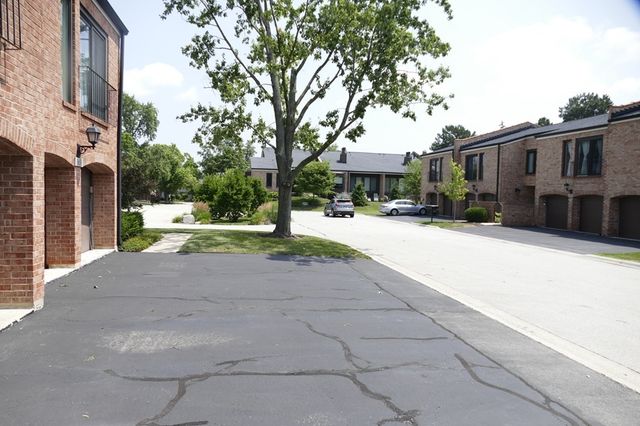 19W270 Governors Trail, Oak Brook, IL 60523