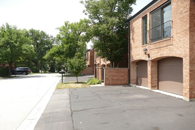 19W270 Governors Trail, Oak Brook, IL 60523