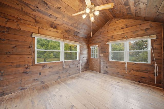 15 Regis Rd, Tewksbury, MA 01876