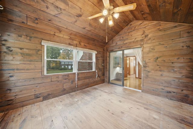 15 Regis Rd, Tewksbury, MA 01876