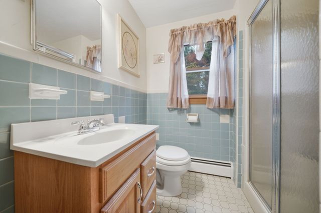 15 Regis Rd, Tewksbury, MA 01876