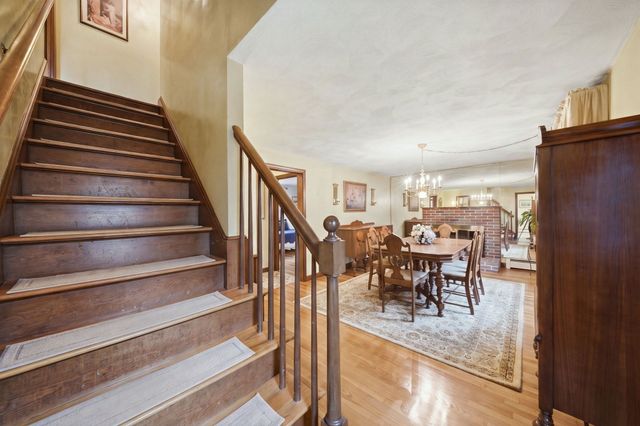 15 Regis Rd, Tewksbury, MA 01876