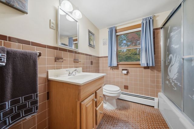 15 Regis Rd, Tewksbury, MA 01876