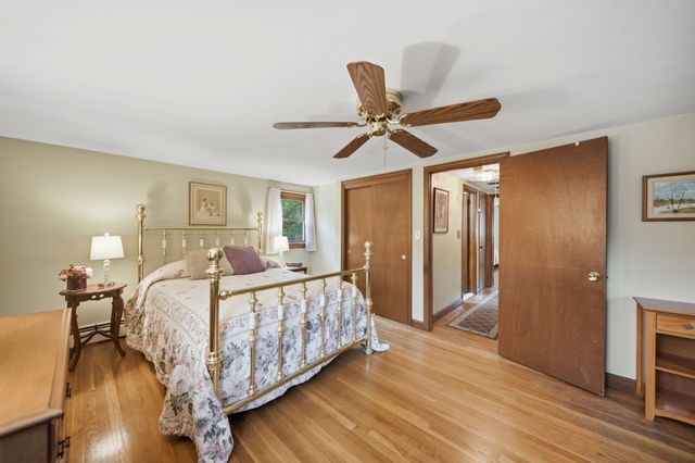 15 Regis Rd, Tewksbury, MA 01876