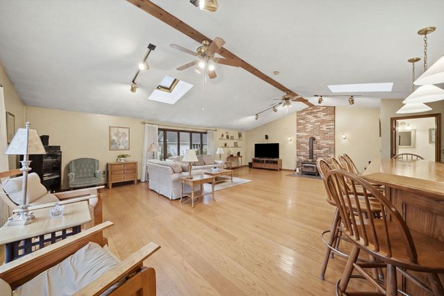 15 Regis Rd, Tewksbury, MA 01876