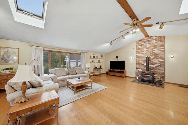 15 Regis Rd, Tewksbury, MA 01876