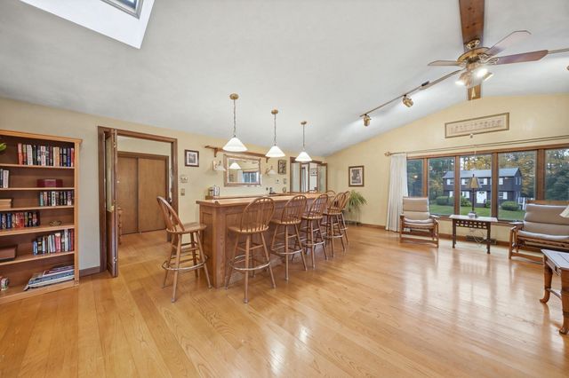15 Regis Rd, Tewksbury, MA 01876