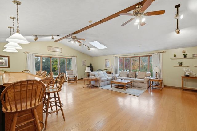 15 Regis Rd, Tewksbury, MA 01876