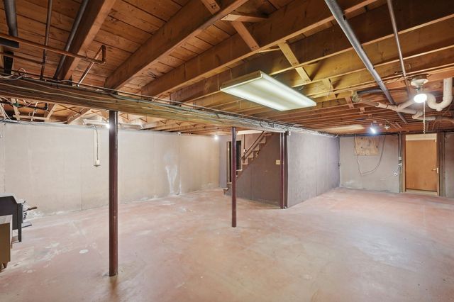 15 Regis Rd, Tewksbury, MA 01876