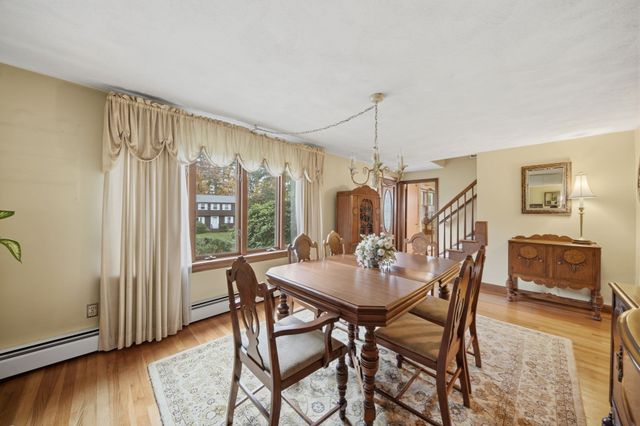 15 Regis Rd, Tewksbury, MA 01876