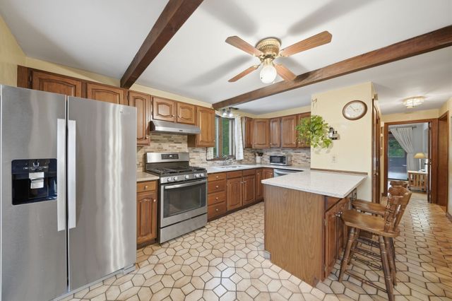 15 Regis Rd, Tewksbury, MA 01876