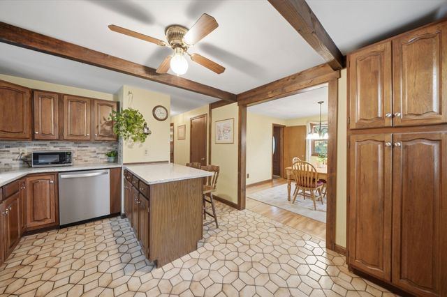15 Regis Rd, Tewksbury, MA 01876
