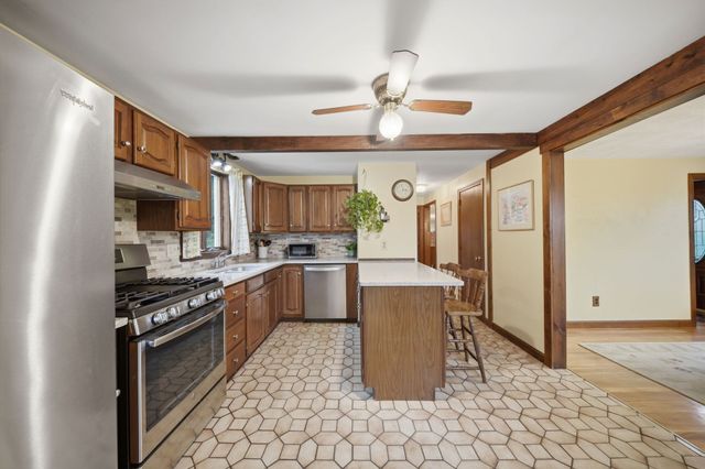 15 Regis Rd, Tewksbury, MA 01876
