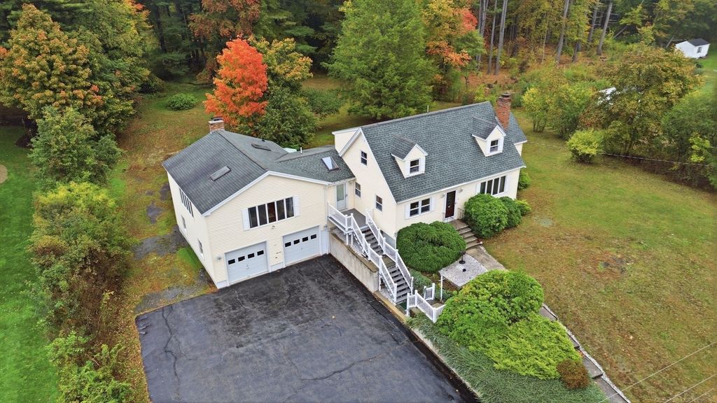 15 Regis Rd, Tewksbury, MA 01876