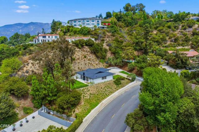 3737 San Augustine Drive, Glendale, CA 91206