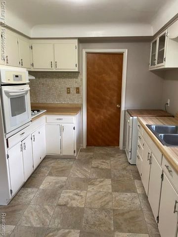 32297 Warren Road, Garden City, MI 48135