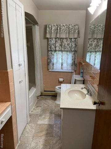 32297 Warren Road, Garden City, MI 48135