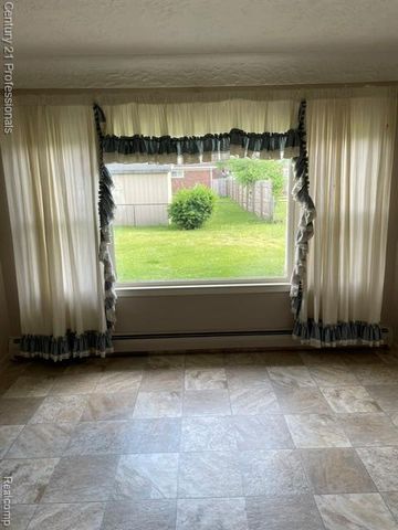 32297 Warren Road, Garden City, MI 48135