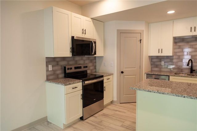 1336 S Pope Avenue, Independence, MO 64055
