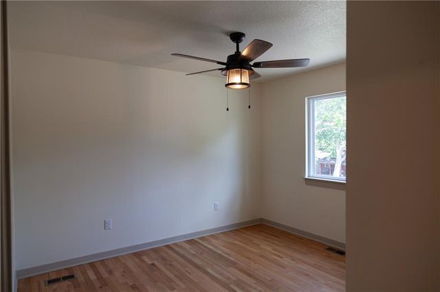 1336 S Pope Avenue, Independence, MO 64055