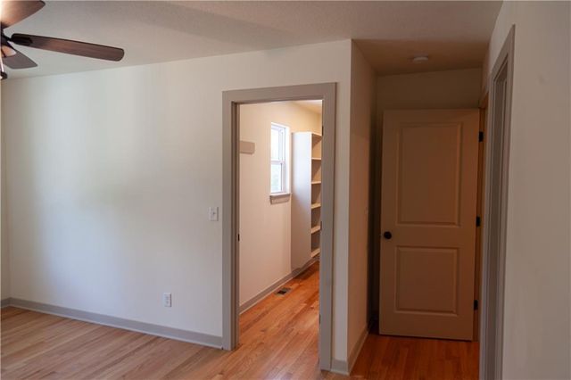 1336 S Pope Avenue, Independence, MO 64055