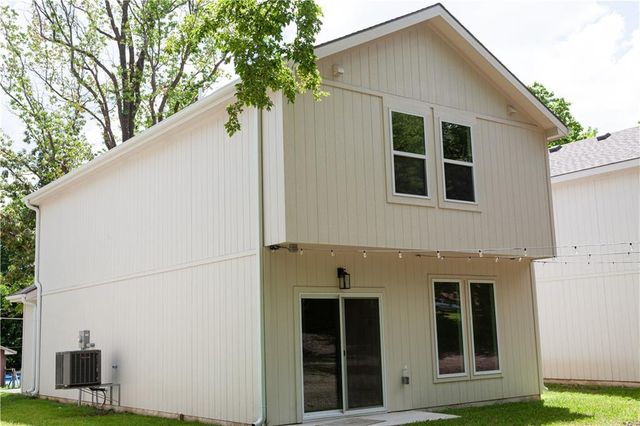 1336 S Pope Avenue, Independence, MO 64055