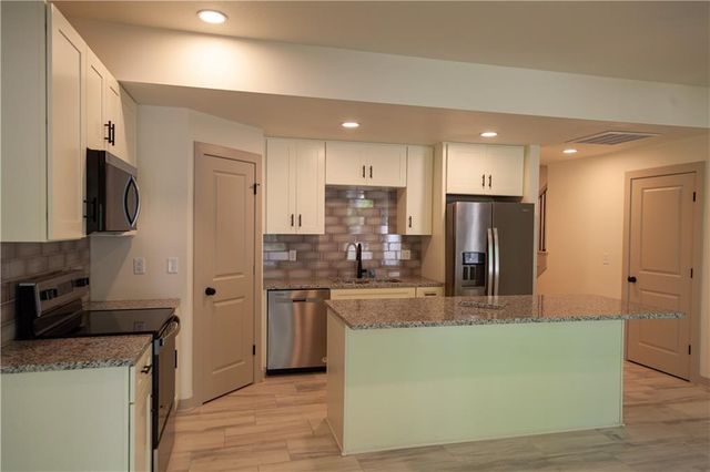 1336 S Pope Avenue, Independence, MO 64055