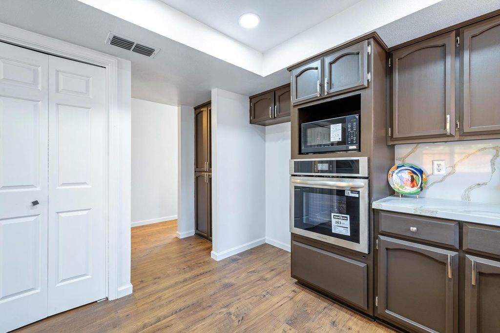 Image 10 of property listing at 909 Barnett Way, Madera, CA 93637