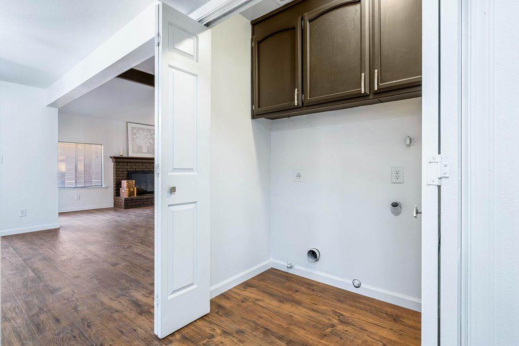 Image 11 of property listing at 909 Barnett Way, Madera, CA 93637