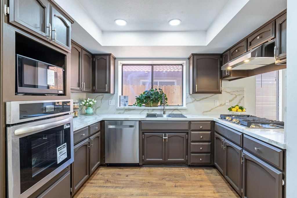 Image 13 of property listing at 909 Barnett Way, Madera, CA 93637