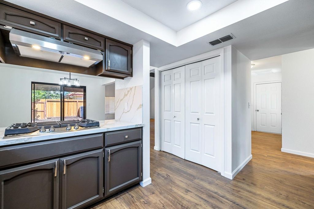 Image 14 of property listing at 909 Barnett Way, Madera, CA 93637