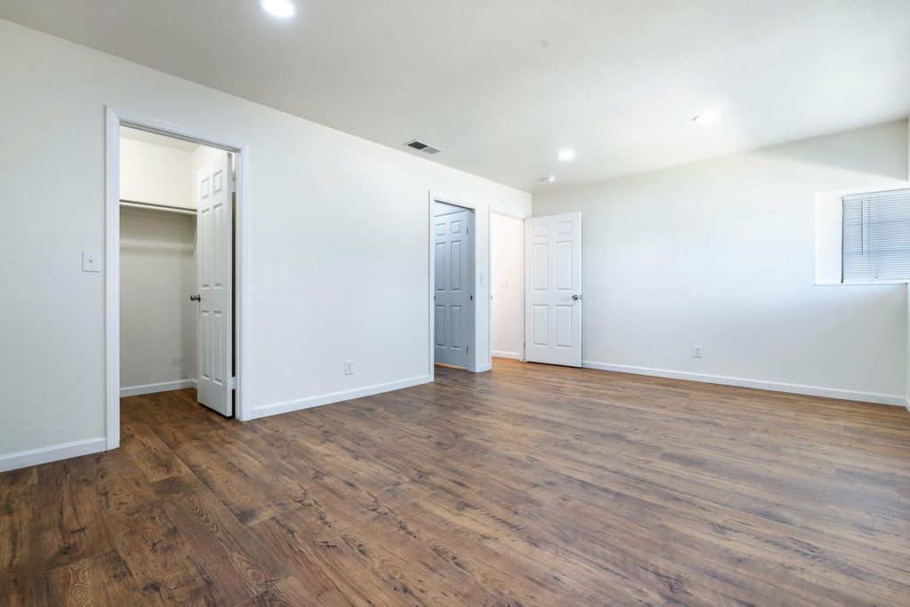 Image 16 of property listing at 909 Barnett Way, Madera, CA 93637