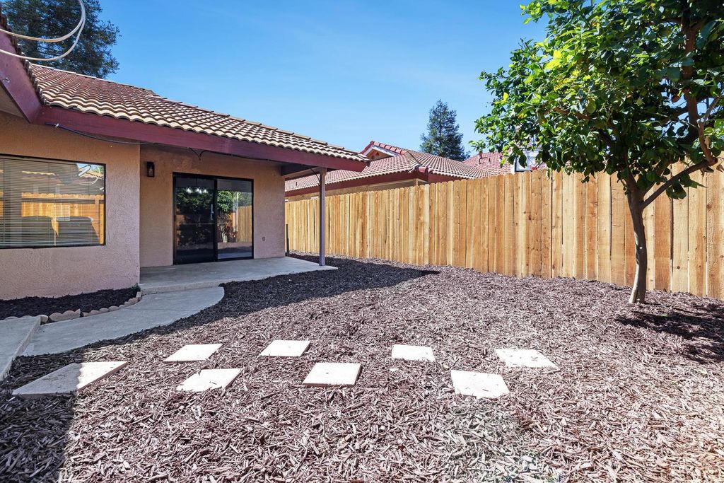 Image 24 of property listing at 909 Barnett Way, Madera, CA 93637