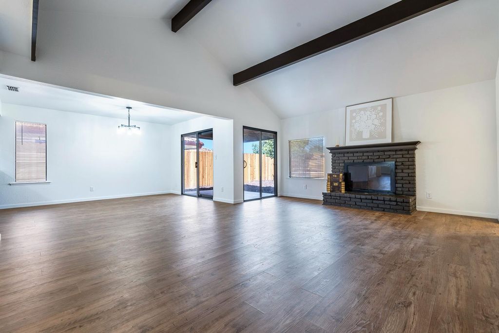 Image 5 of property listing at 909 Barnett Way, Madera, CA 93637